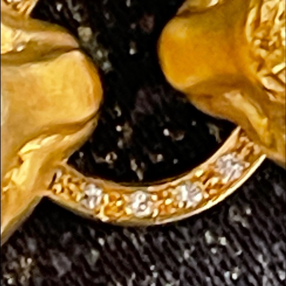 Genuine Pearl necklace with 18k lion heads clasp. Gorgeous! - Picture 11 of 17